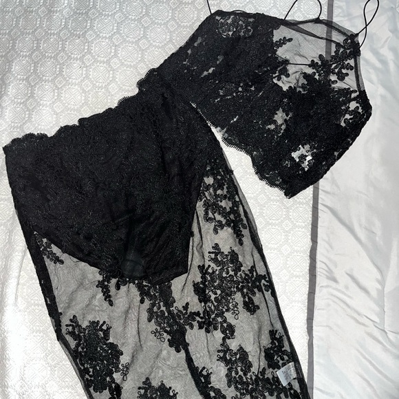 Fashion Nova Two piece black lace outfit - Picture 2 of 5